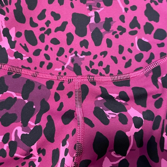Lululemon Pink Leopard Print Legging Women’s 6 - Picture 9 of 9